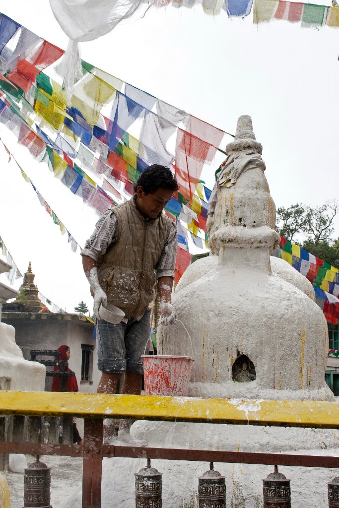 07-The stupas are whitewashed.jpg - The stupas are whitewashed